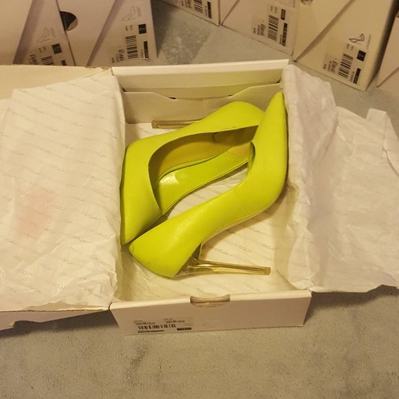 Aldo Nika Women's Size 7 Neon Green Leather Stiletto Pumps - Picture 1 of 2